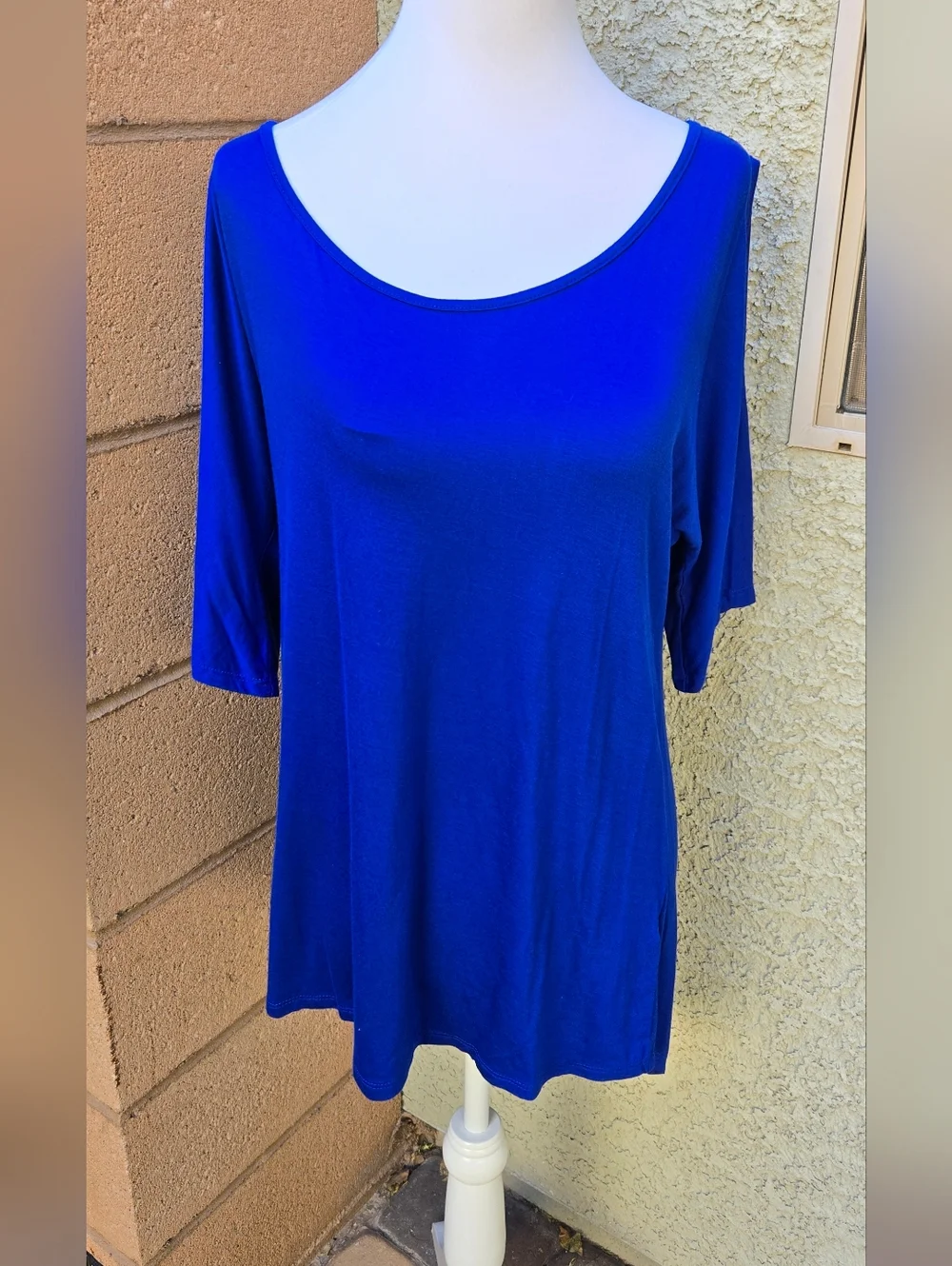 Cable & Gauge Women's Scoop Neck Short Sleeve Top - Royal Blue - Picture 1 of 6